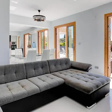 Villa 347 Meo - Fantastic Five Bedroom With Private Pool In Peaceful Location, Aphrodite Hills *