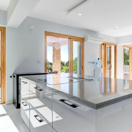 347 Meo - Fantastic Five Bedroom With Private Pool In Peaceful Location, Aphrodite Hills * كوكليا