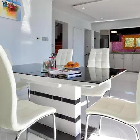 Villa 347 Meo - Fantastic Five Bedroom With Private Pool In Peaceful Location, Aphrodite Hills *