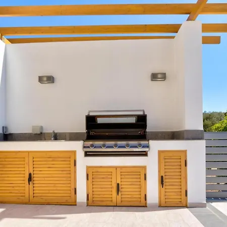 347 Meo - Fantastic Five Bedroom With Private Pool In Peaceful Location, Aphrodite Hills