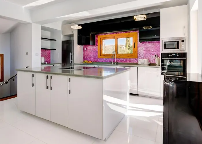 347 Meo - Fantastic Five Bedroom With Private Pool In Peaceful Location, Aphrodite Hills Villa Kouklia