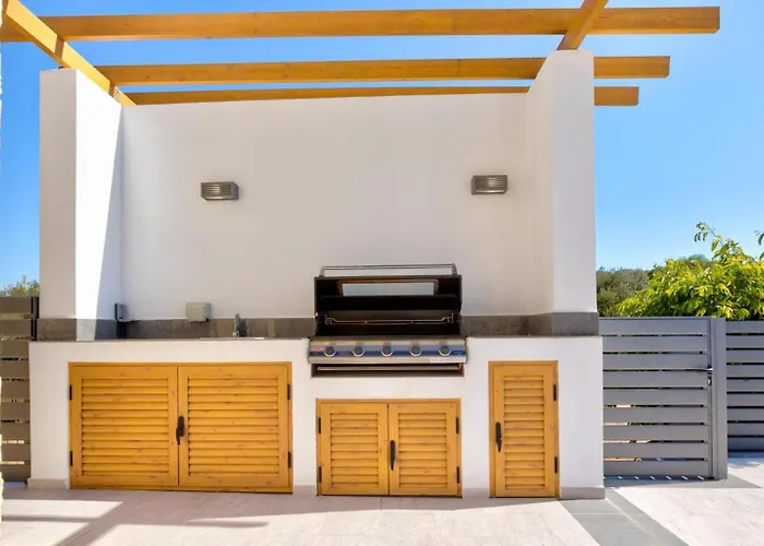 347 Meo - Fantastic Five Bedroom With Private Pool In Peaceful Location, Aphrodite Hills