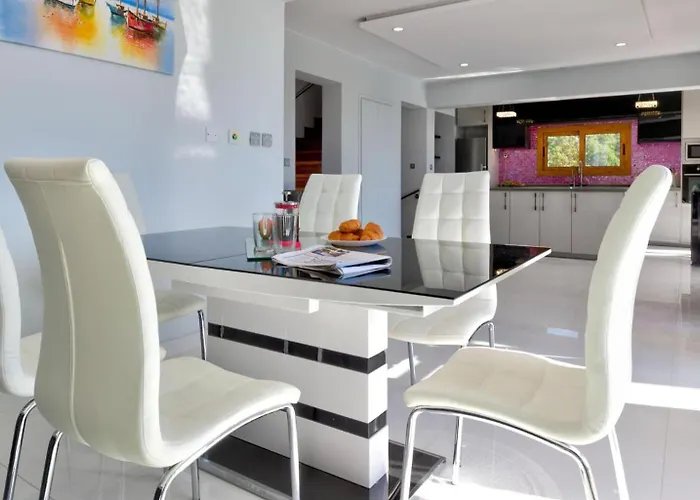 Villa 347 Meo - Fantastic Five Bedroom With Private Pool In Peaceful Location, Aphrodite Hills *